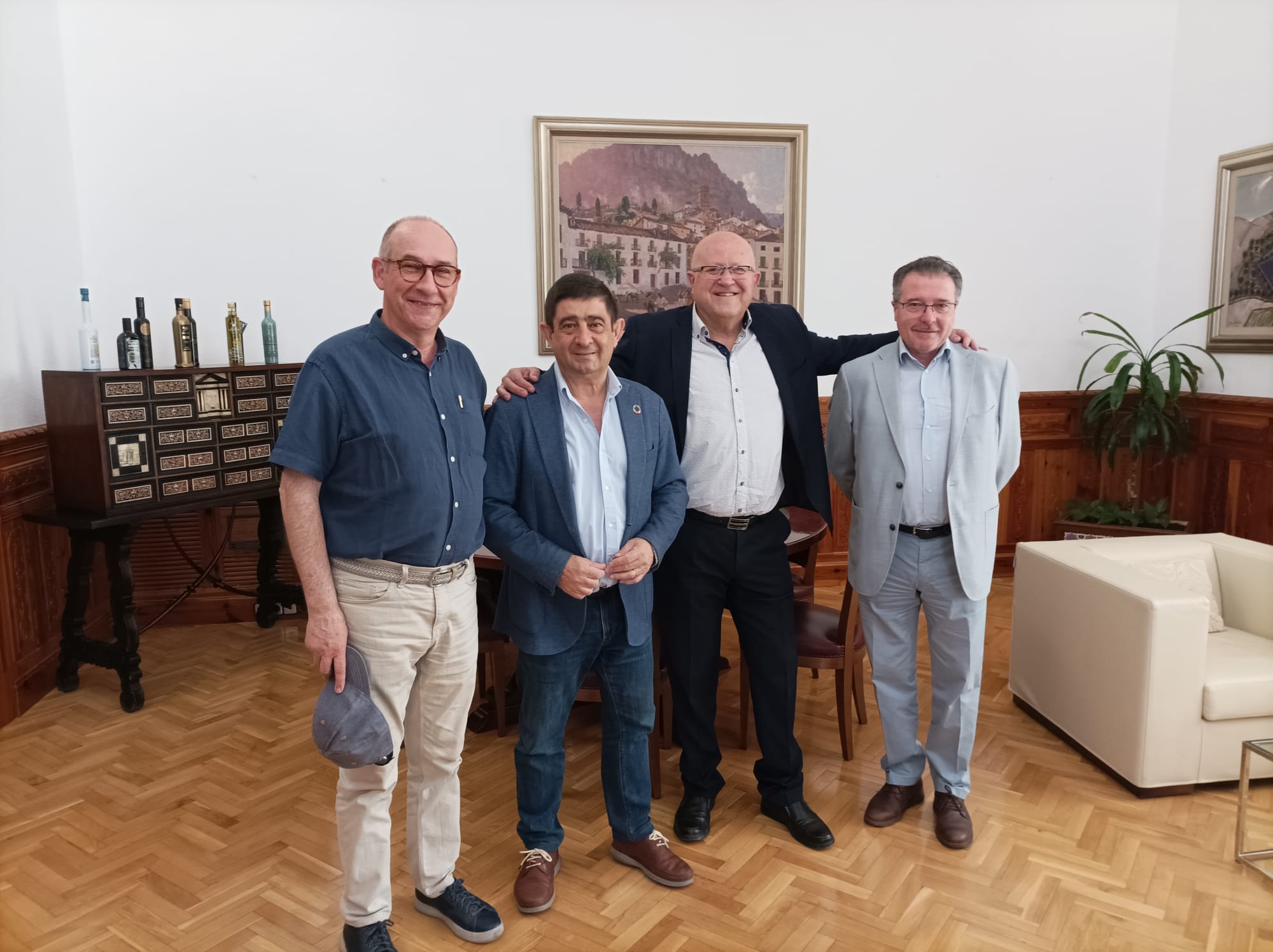 De izquierda a derecha, el presidente nacional de la AEH, Albert Altés; el presidente de la Diputación, Francisco Reyes, y los jienenses Juan Bedmar y Jorge González.