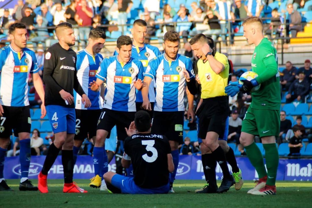 Los jugadores del Hércules, ante Andorra