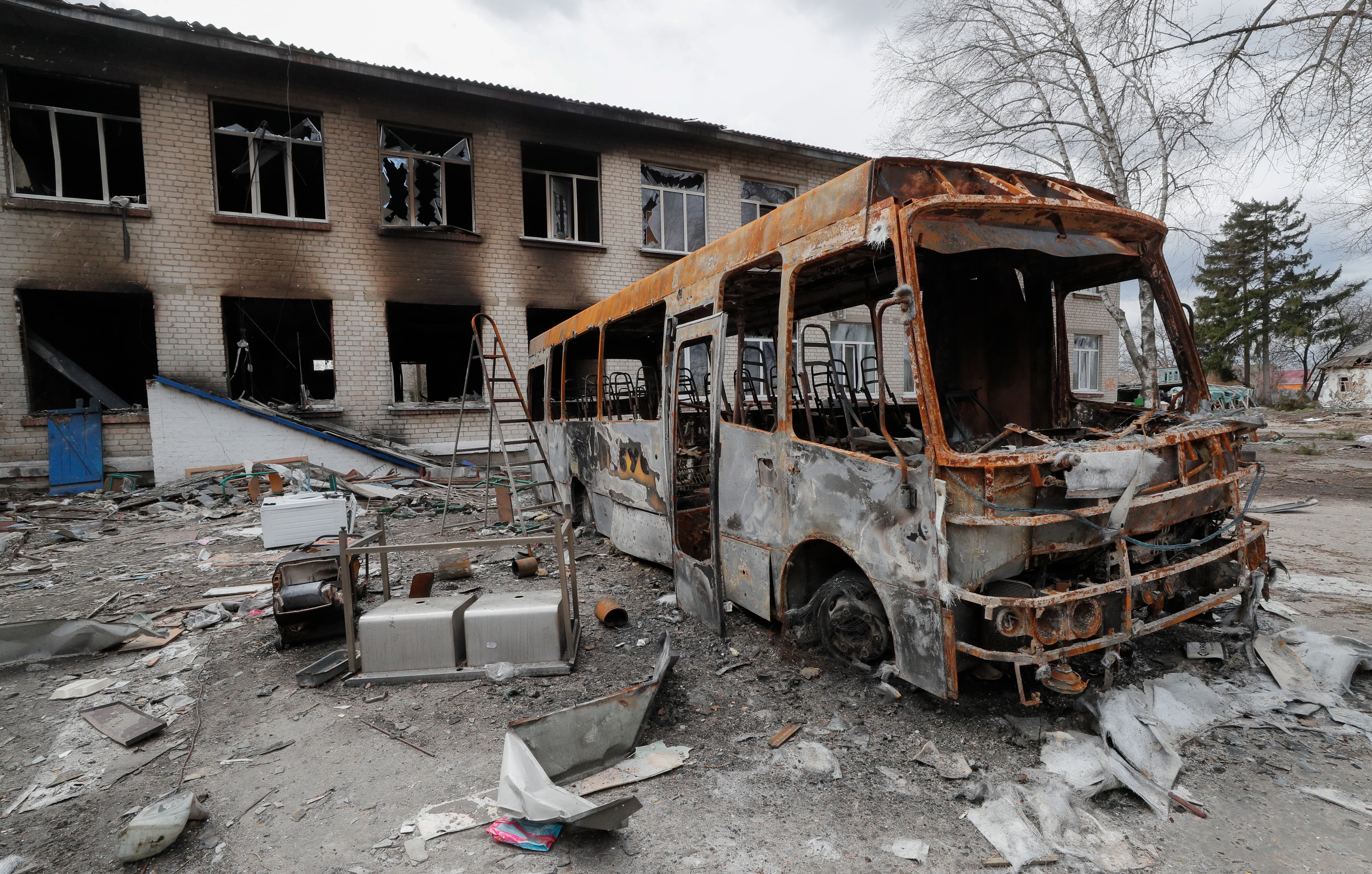 Un autobús bombardeado en Brovary, Ucrania