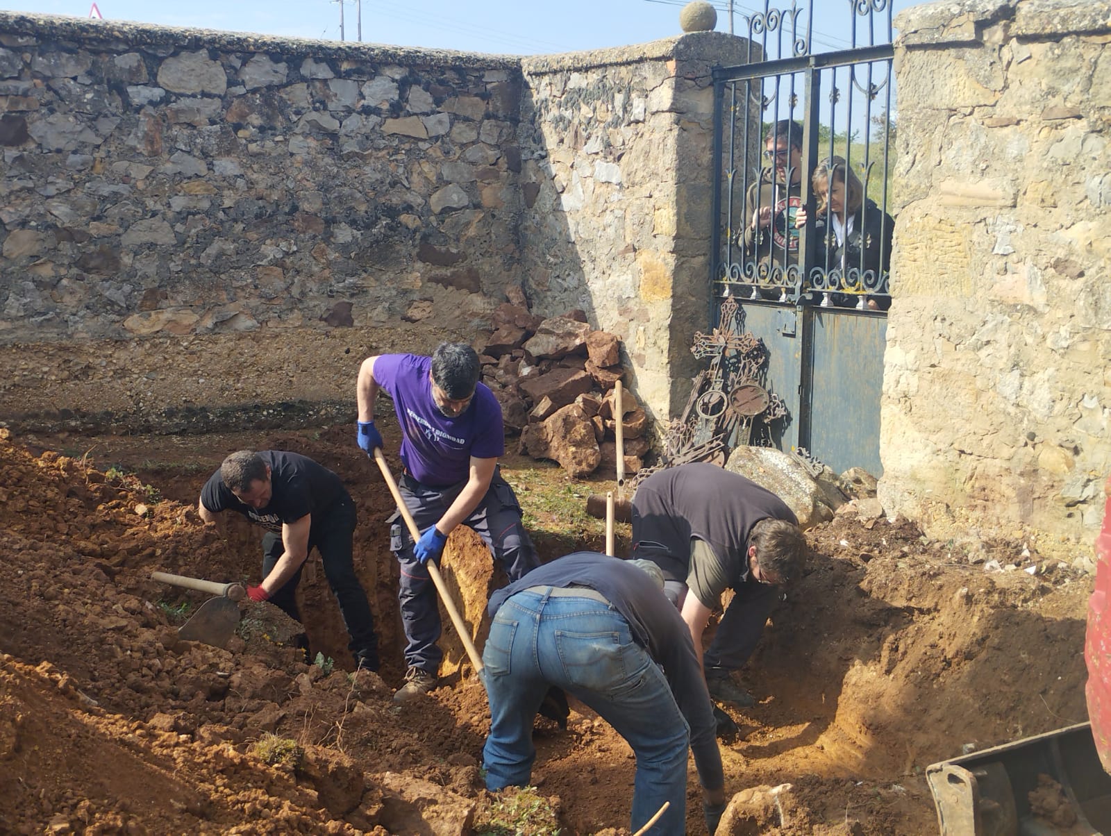 Prospección de las fosas en Las Casas