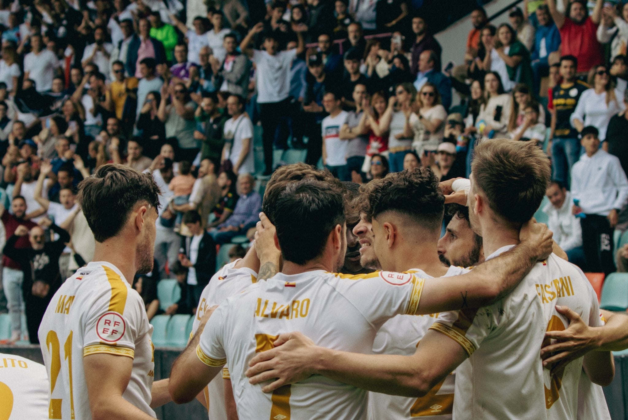 El equipo charro festeja el pase de ronda ante el Tordesillas/Salamanca CF UDS