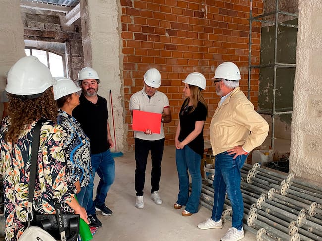 Lourdes Ornelas, acompañado por los concejales Ignacio Trelis y Raül Llopis, visitando las obras del futuro museo