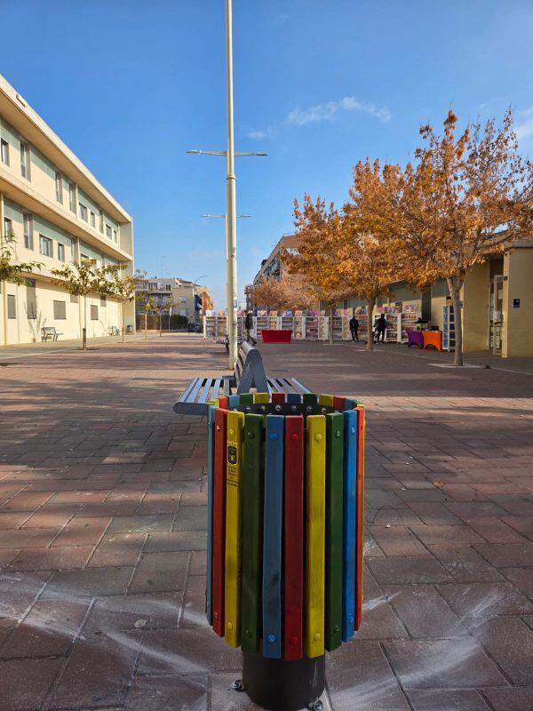 Nuevas papeleras en Caudete