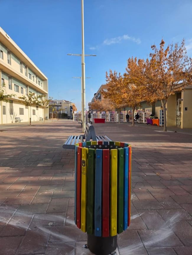 Nuevas papeleras en Caudete