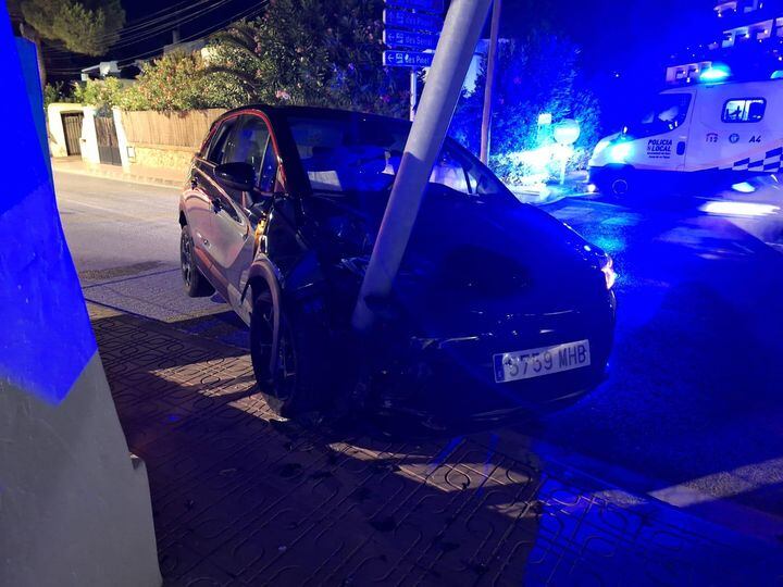 Imagen del coche siniestrado (Policía Local de Sant Josep)