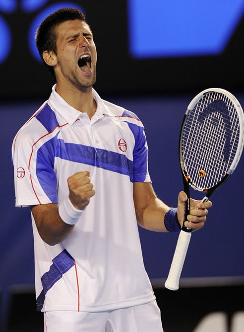 El serbio Novac Djokovic celebra el último punto del partido ante Andy Murray en la final del Open de Australia