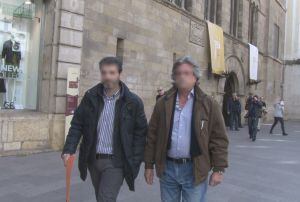 Agents de la Policia Nacional que han demanat expedients i informació a instància de la Fiscalia Anticorrupció sortint de la Paeria