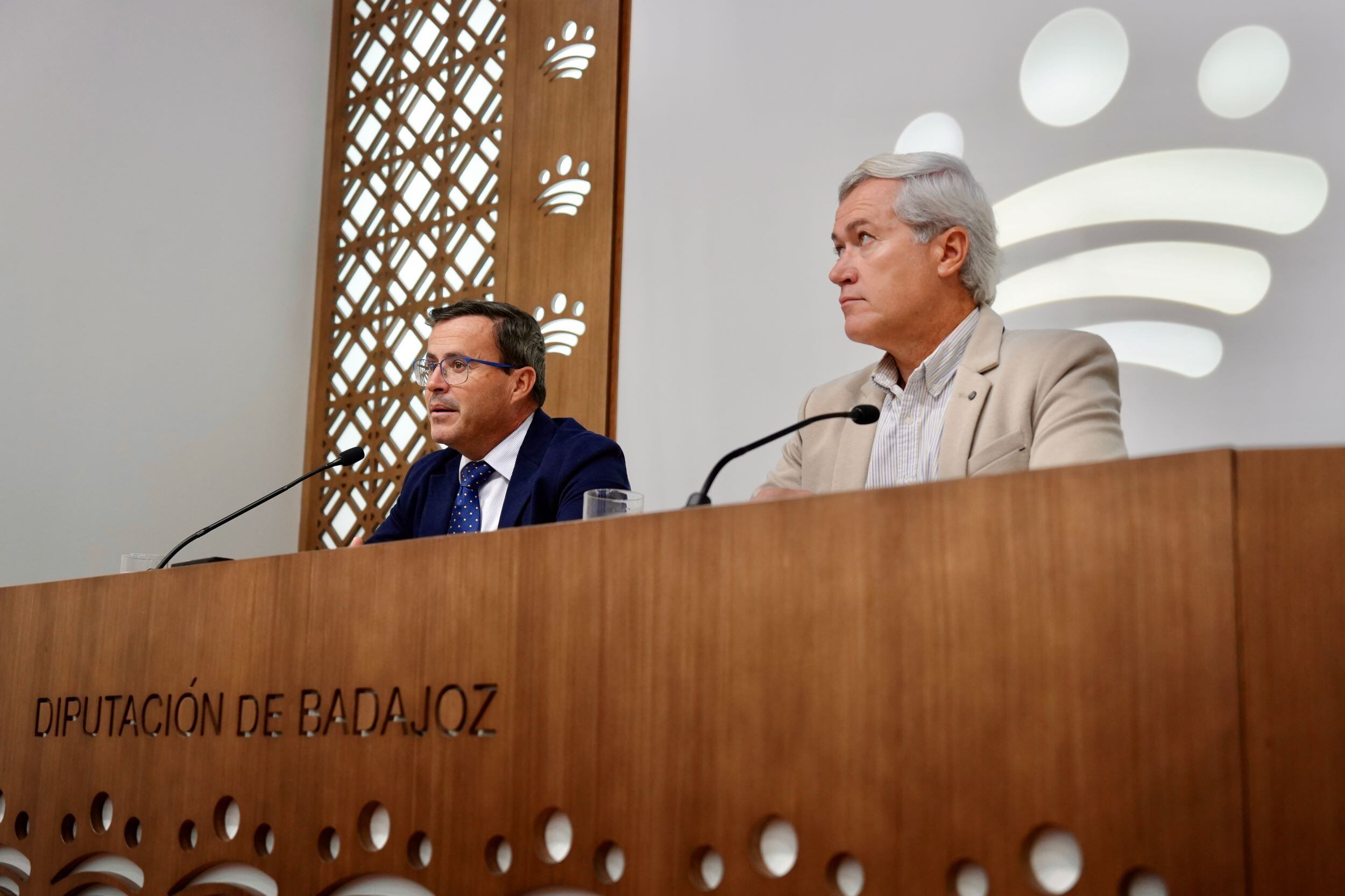 Miguel Ángel Gallardo, presidente de la Diputación de Badajoz y Manuel Gómez diputado provincial de Formación y Capacitación para el Empleo