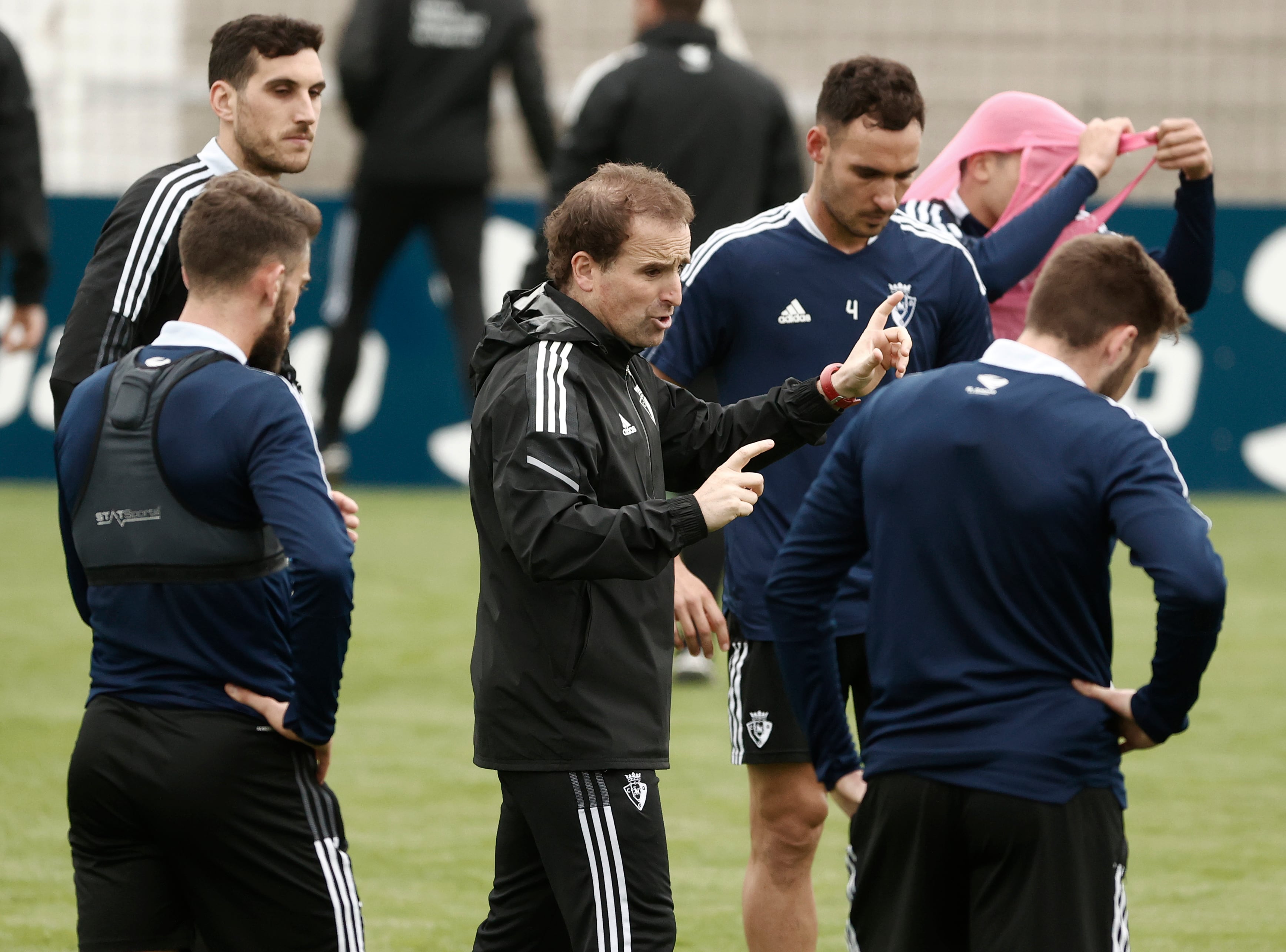 El entrenador de Osasuna Jagoba Arrasate durante un entrenamiento del equipo rojillo en las instalaciones de Tajonar la semana pasada