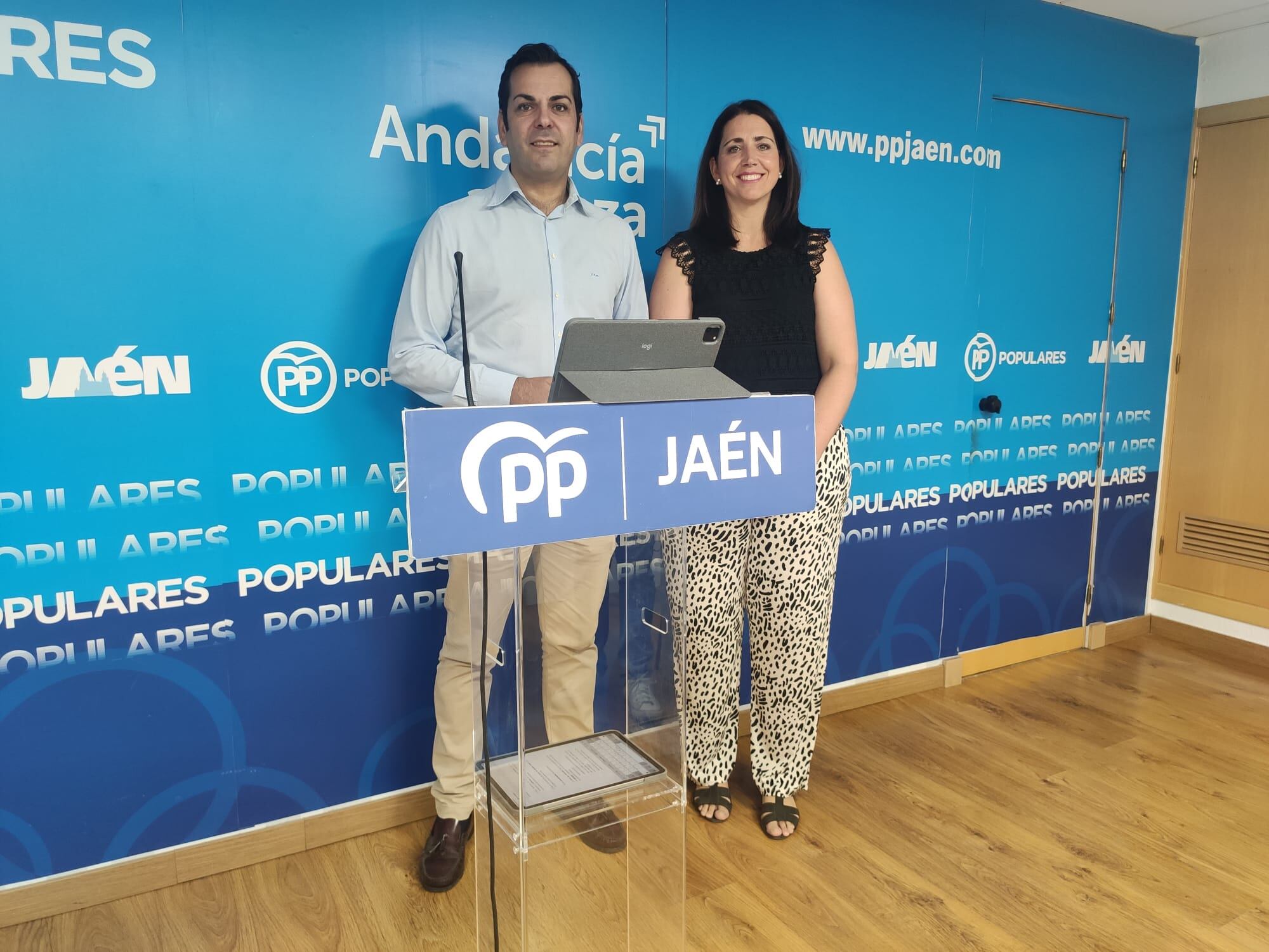 Los diputados del PP de Jaén, Juan Diego Requena y María Torres Tejada.