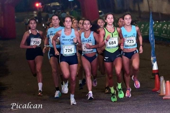 Un nutrido grupo de participantes en la 40º edicion de la Milla Urbana de Navidad que con salida y meta en el Paseo Balcon de Europa