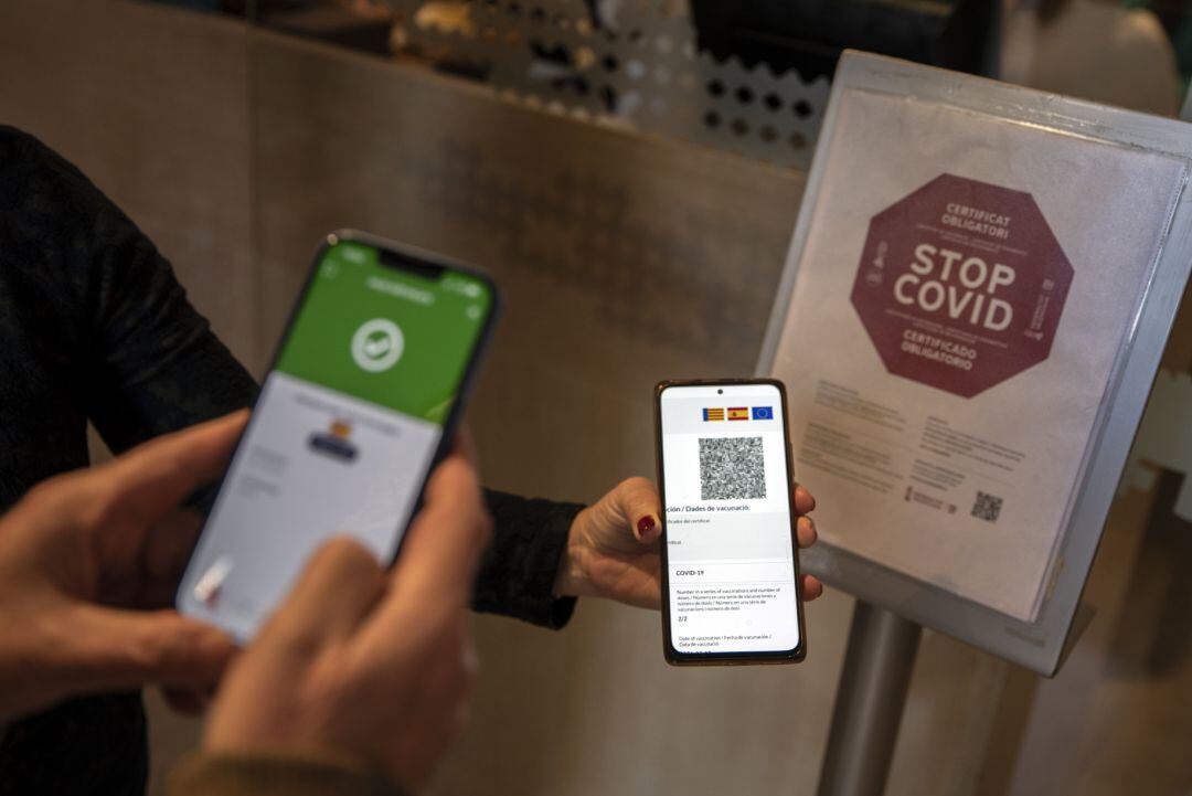 A partir de ahora se pedirá certificado covid también en bares y cafeterías de más de 50