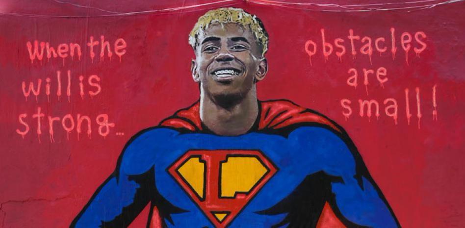 Lamine Yamal, representado como un superhéroe en un mural en Barcelona