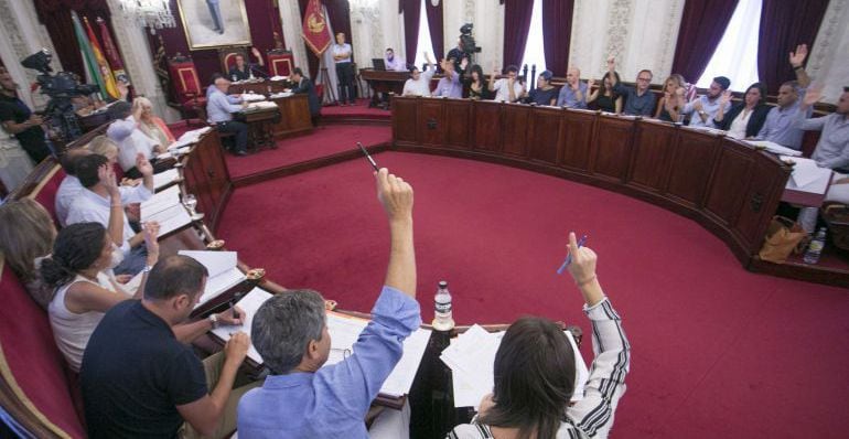 Imagen de un pleno del Ayuntamiento de Cádiz