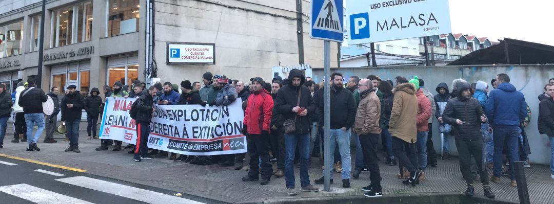 Los trabajadores se han concentrado esta mañana