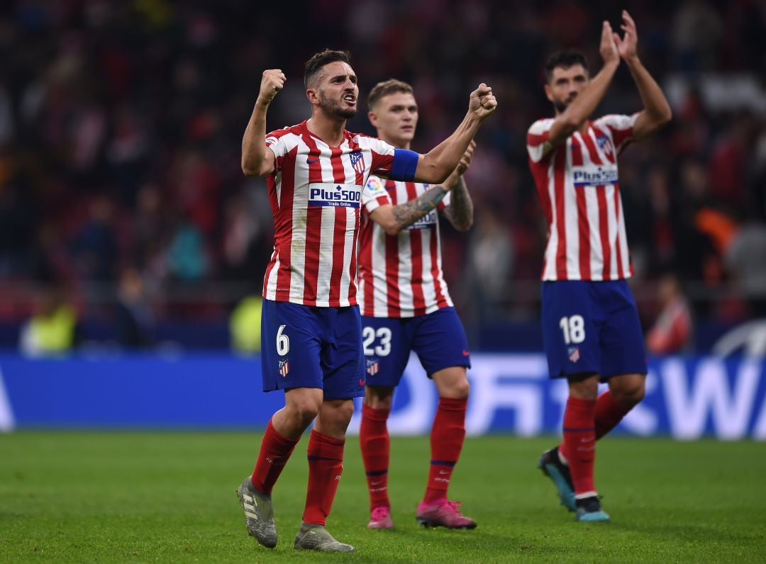 Koke celebra la victoria con la grada del Wanda Metropolitano