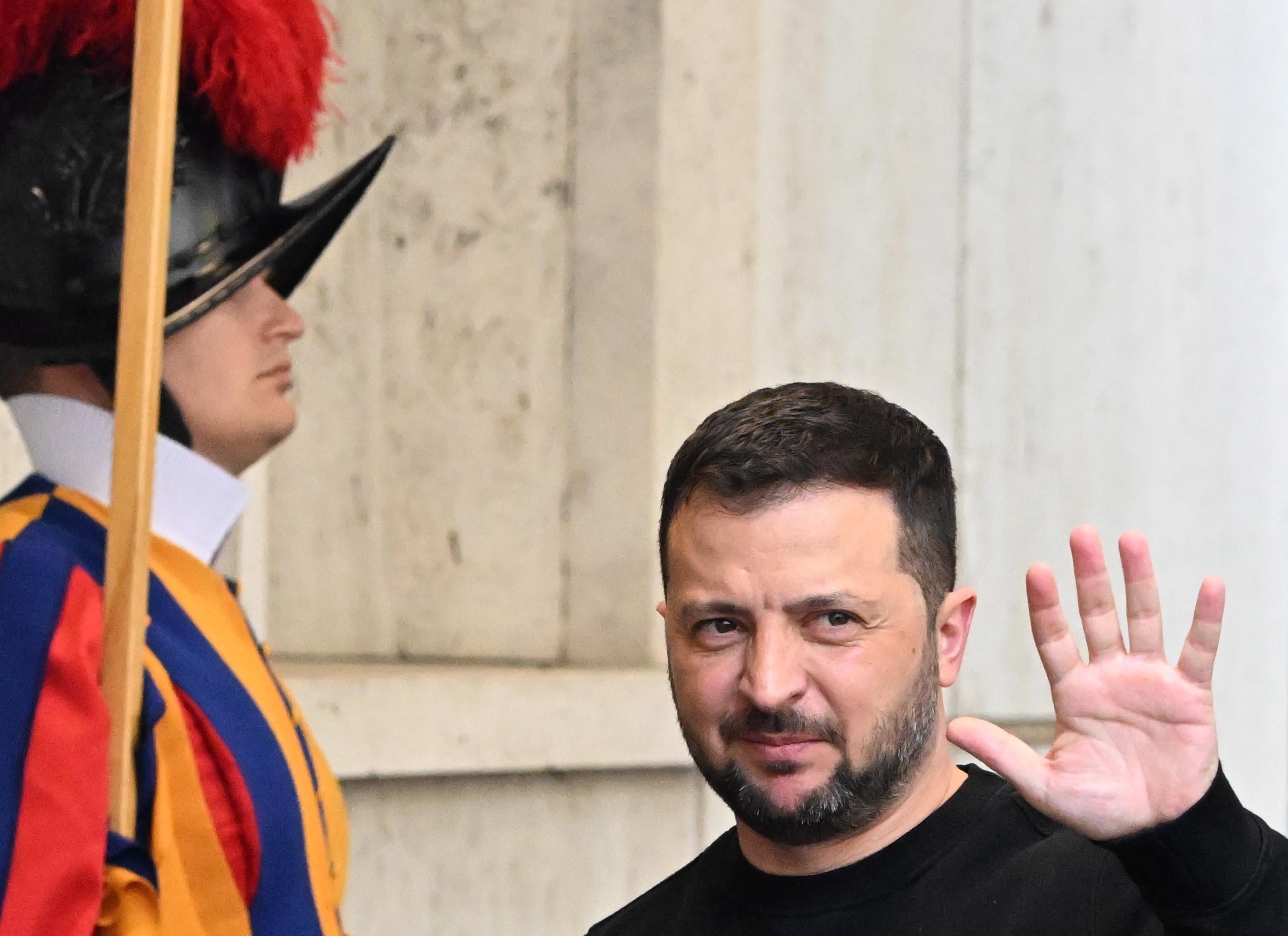 El presidente de Ucrania, Volodimir Zelenski, a su llegada al Vaticano.