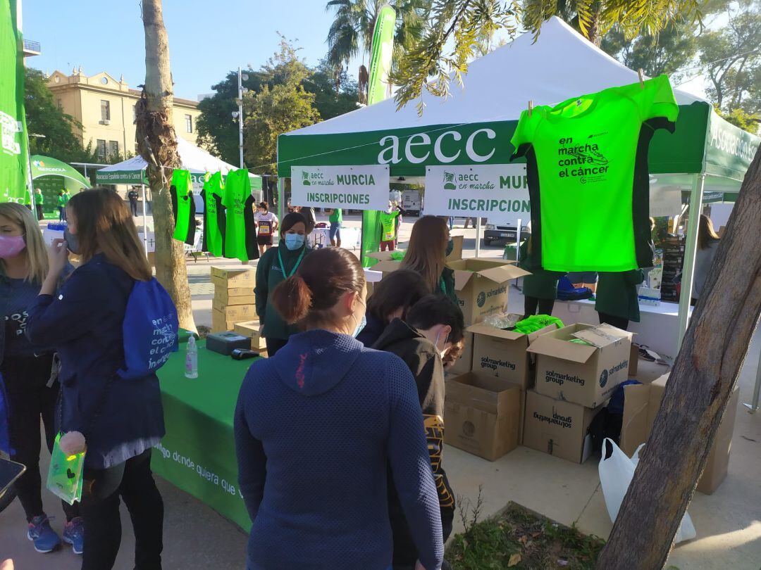 La AECC ha organizado esta mañana la Marcha Verde contra el cáncer en Murcia