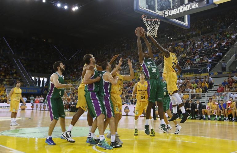 26/10/14 BALONCESTO LIGA acb PARTIDO DEL HERBALIFE GRAN CANARIA - UNICAJA MALAGA