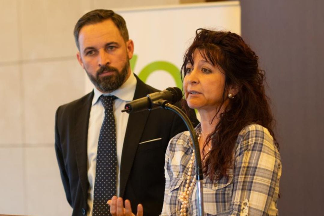 Santiago Abascal junto a la diputada Alicia Rubio