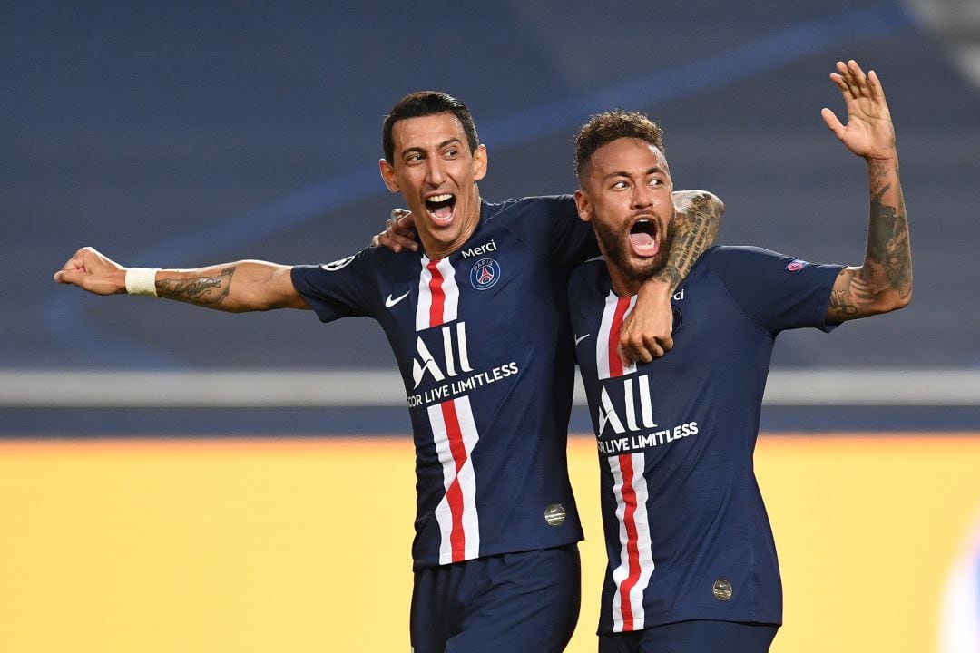 Neymar y Di María celebran un gol