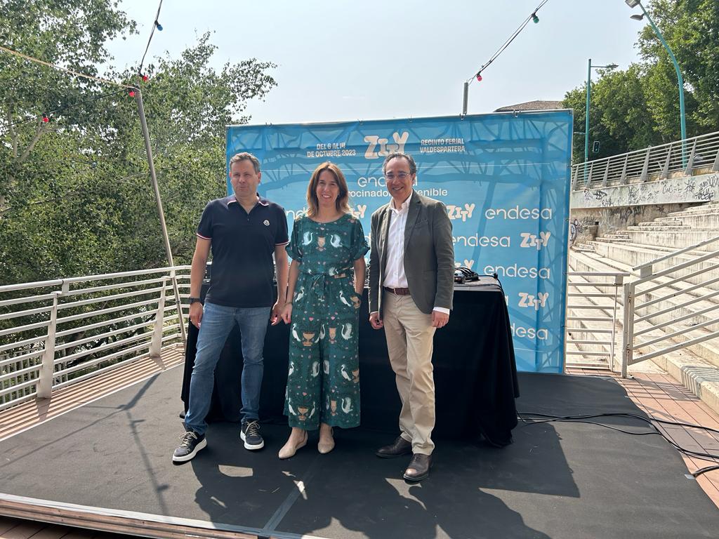 Michel Peréz, promotor de Espacio Zity; María Lacasa, directora de Marca y Patrocinio de Endesa; Ignacio Montaner, director general de Endesa en Aragón.