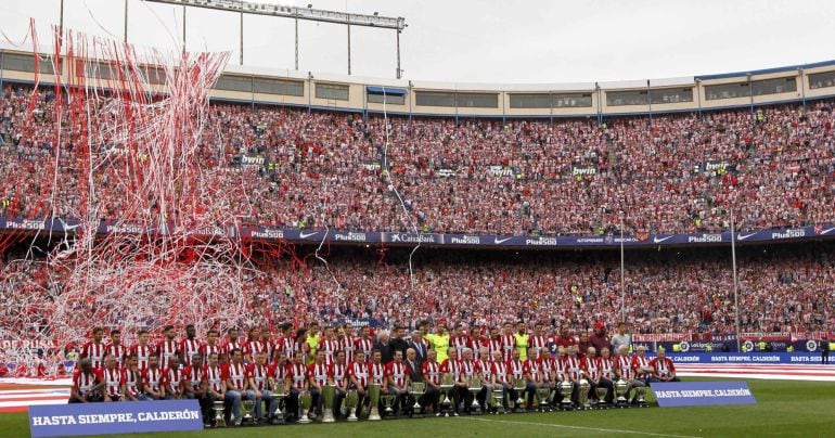 Homenaje a los equipos campeones del Atlético de Madrid en 51 años del estadio Vicente Calderón