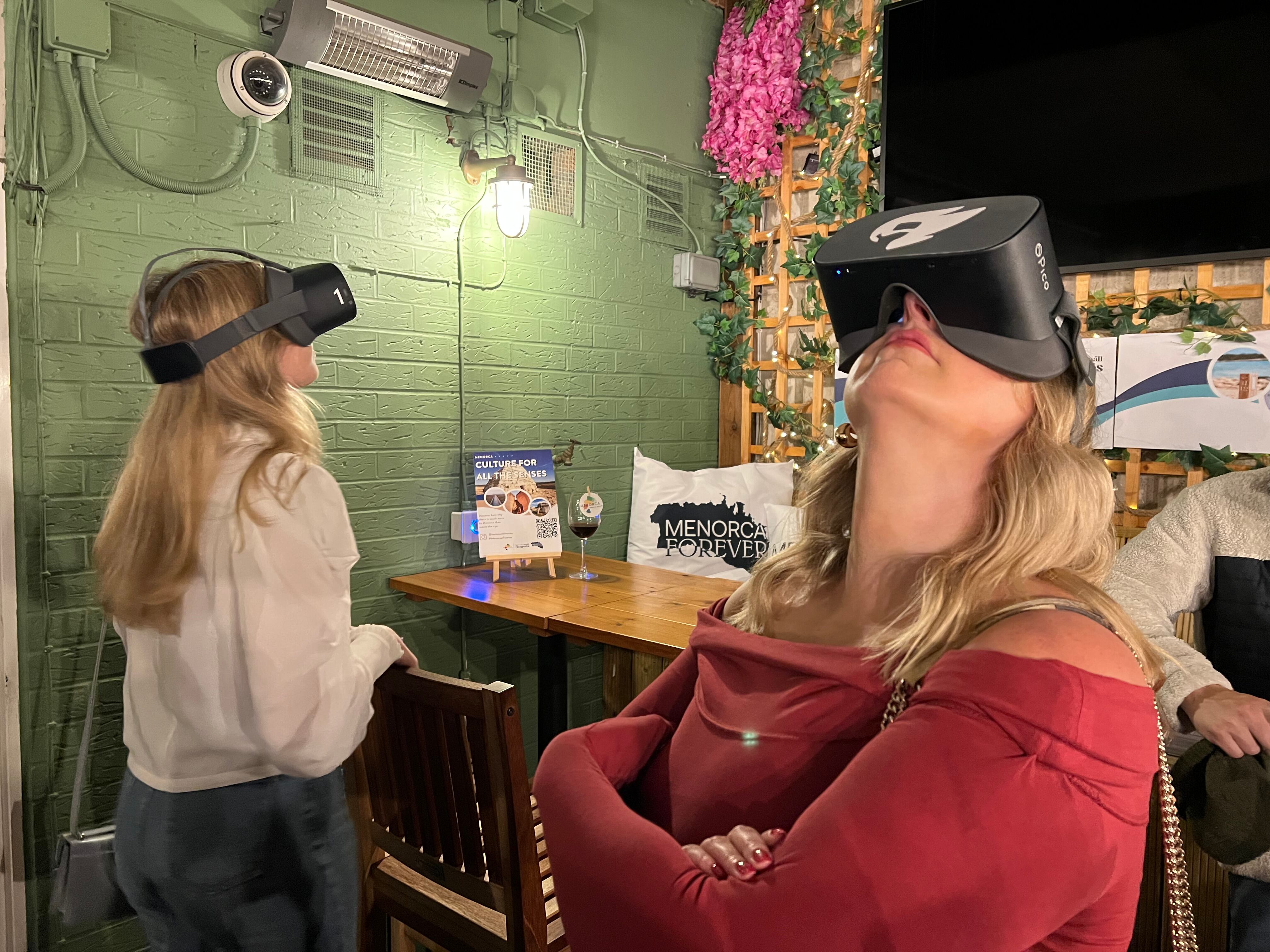 Els britànics van poder veure amb aquestes ulleres el Teatre Principal o Líthica.