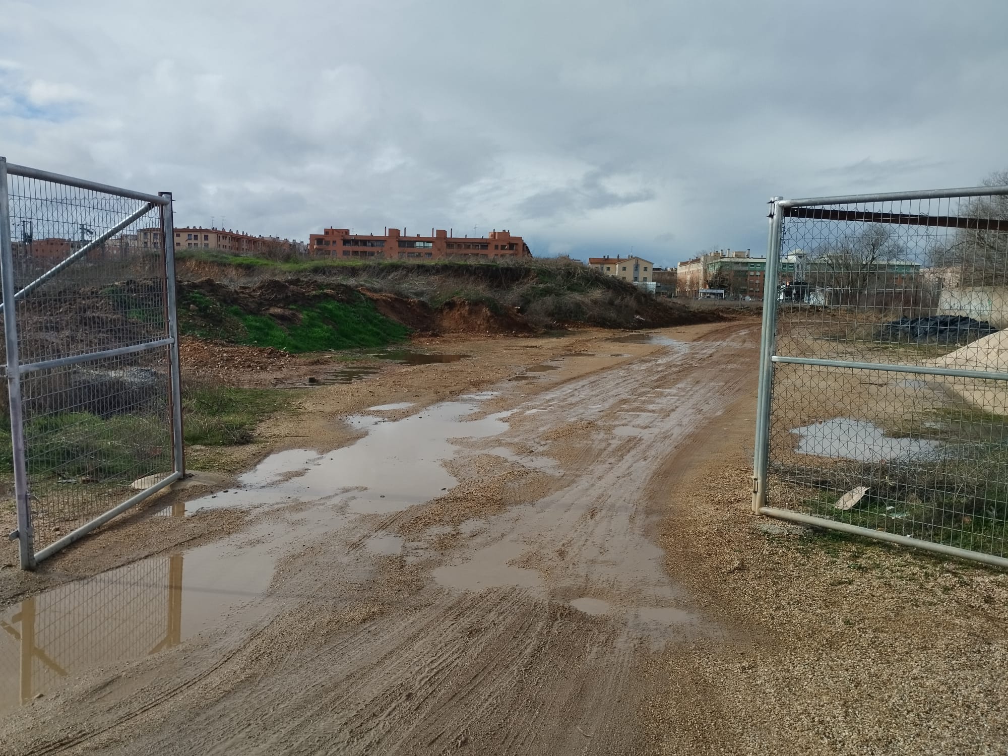 Imagen de las últimas horas del acceso no oficial al estadio Reina Sofía de Salamanca/Cadena SER