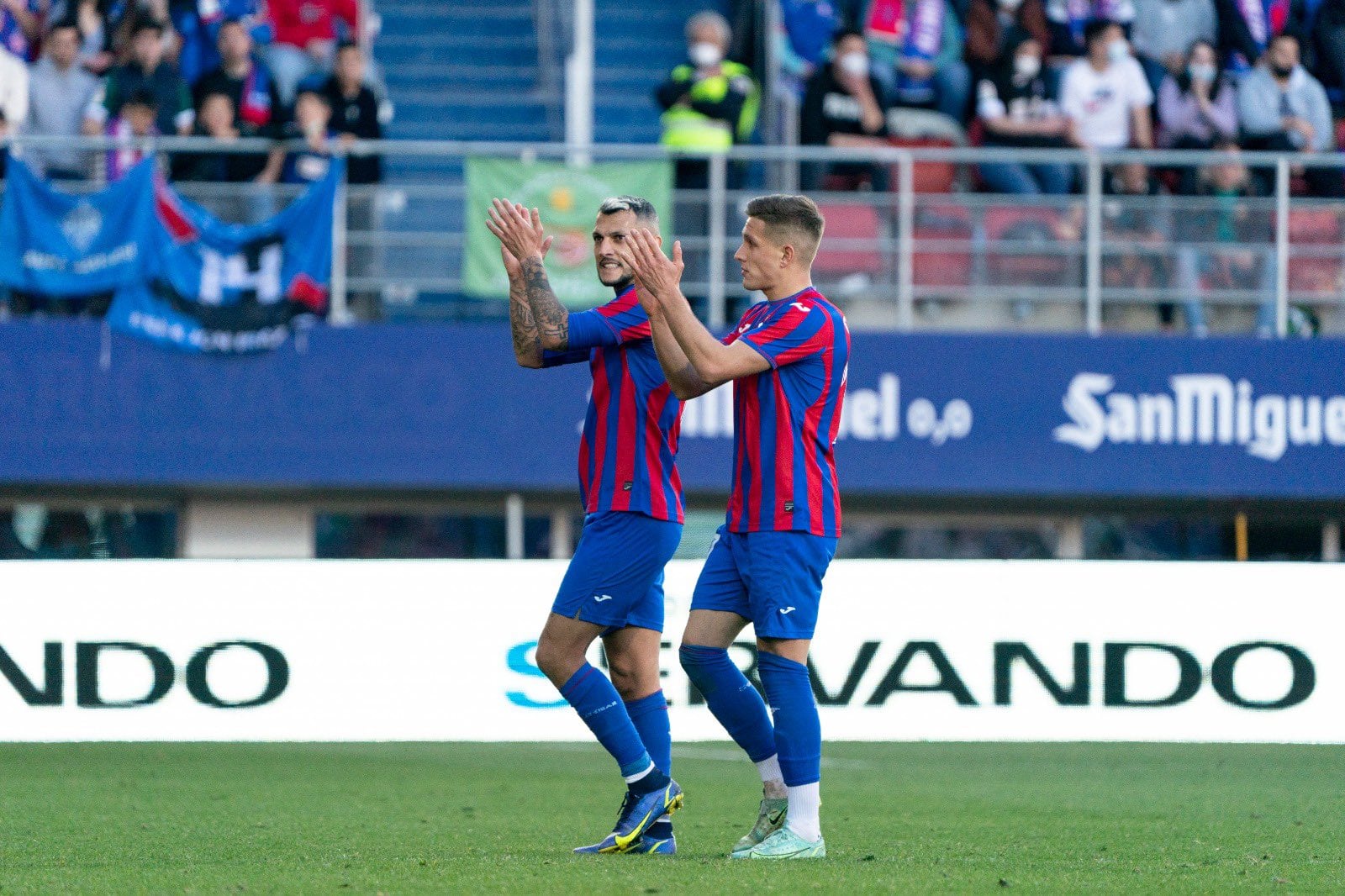 Stoichkov y Corpas agradecen el apoyo de la afición armera