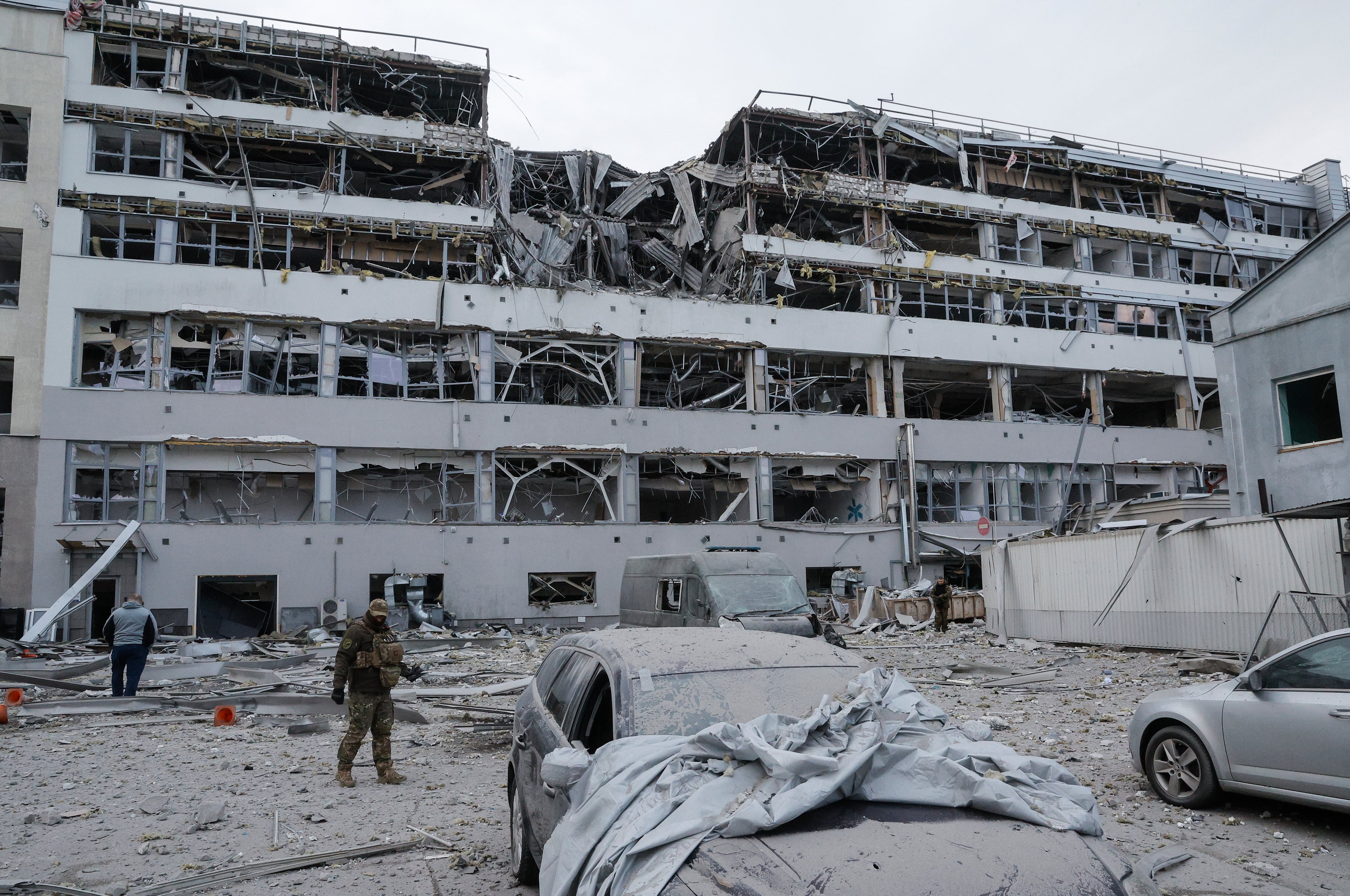 Ataque ruso a la capital de Ucrania  EFE/ Sergey Dolzhenko