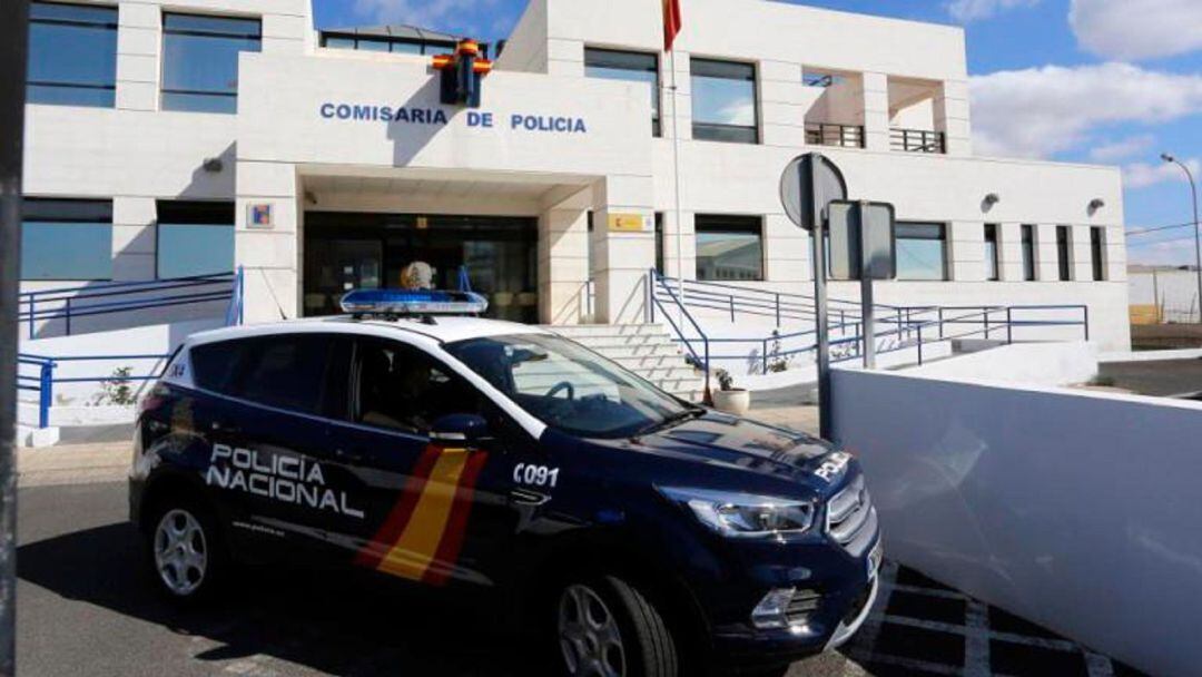 Coche patrulla en la comisaría de la Policía Nacional en Arrecife.