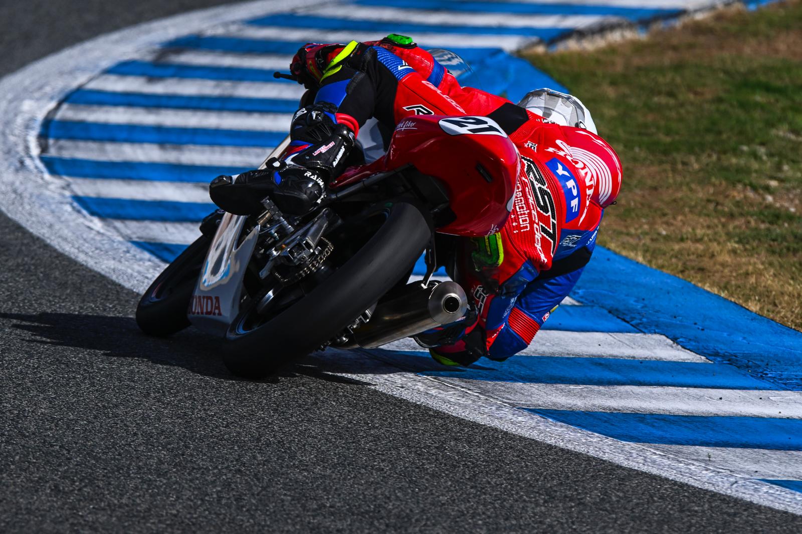 David Sánchez sobre su moto en el Circuito de Jerez