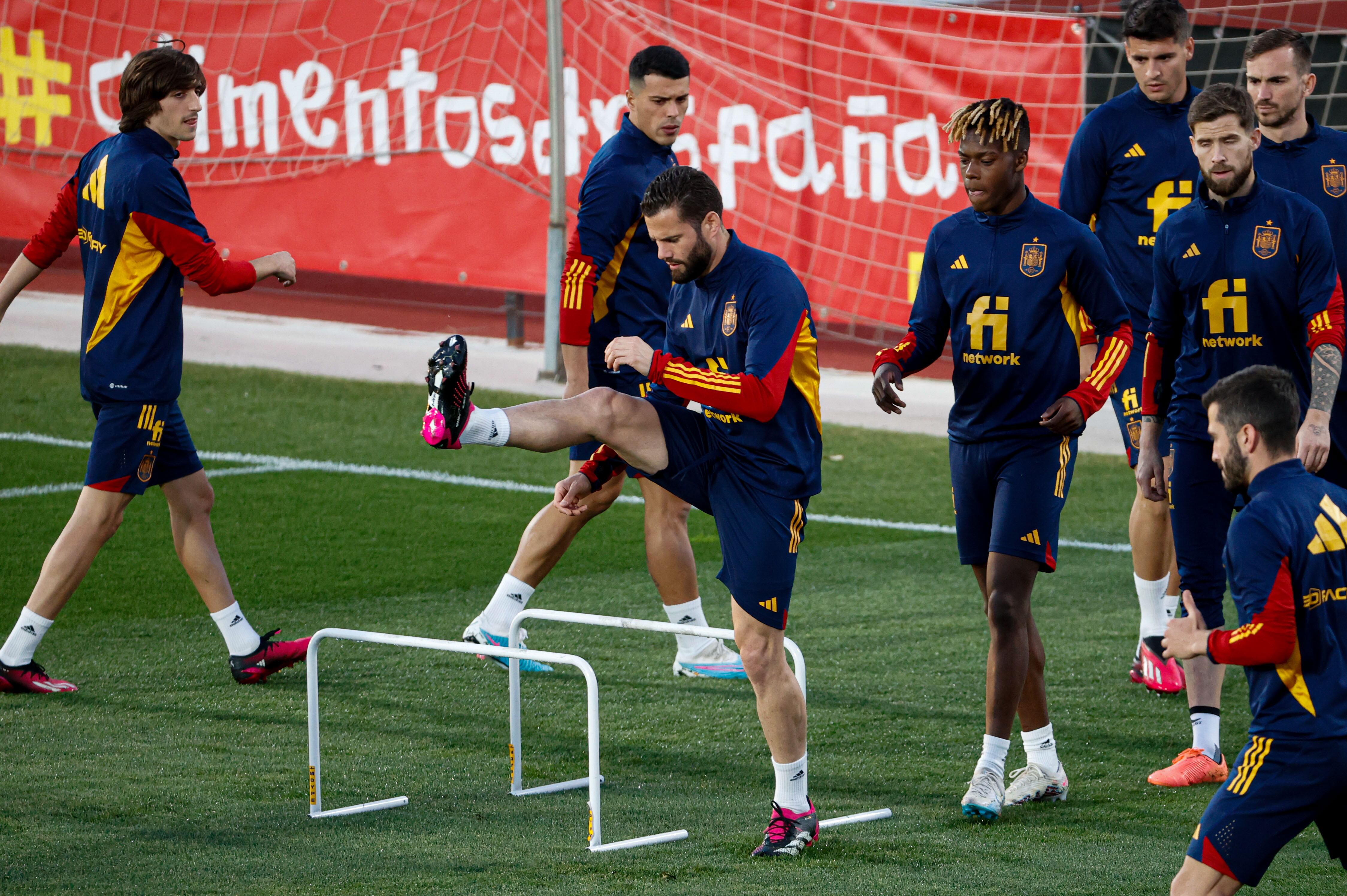 Nico Williams e Iñigo Martínez, los dos jugadores del Athletic con la selección española absoluta, se ejercitan en Las Rozas