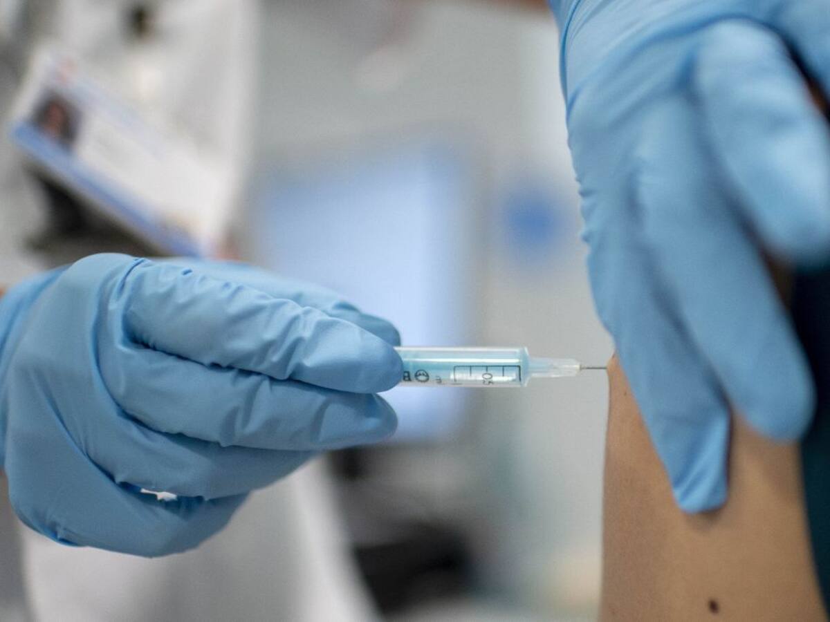 Ningún vacunado con la pauta completa ha ingresado en la UCI en las dos últimas semanas