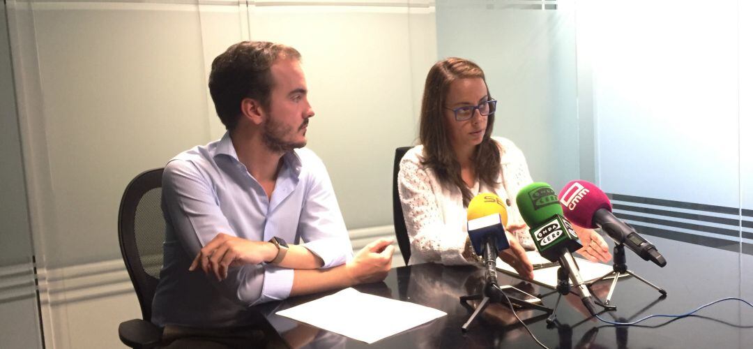 Gómez y Álvarez de Cienfuegos (d), en la presentación de la Memoria