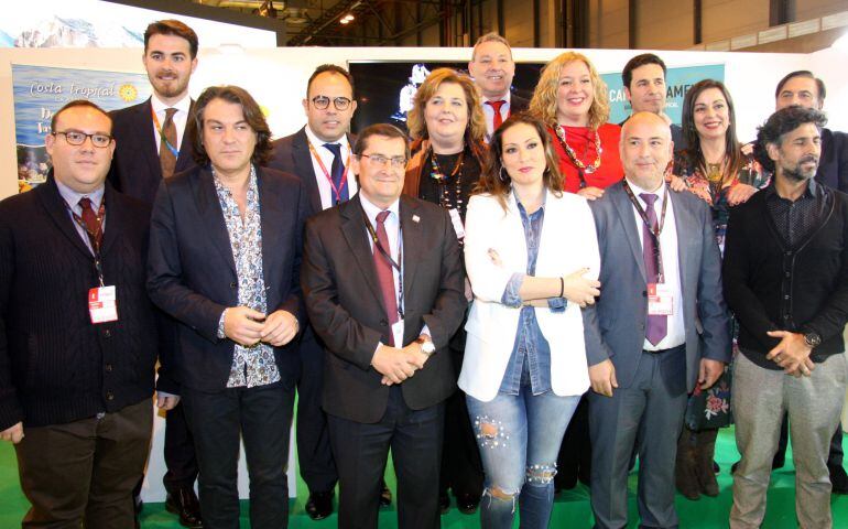 Los responsables políticos presentan el festival flamenco "La Caña flamenca"junto con algunos de los artistas participantes