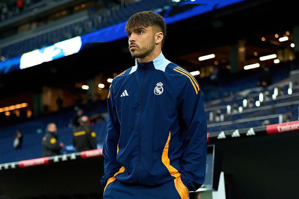 Raúl Asencio, en la previa de un partido del Real Madrid