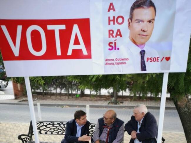 Luis Planas haciendo campaña en Córdoba