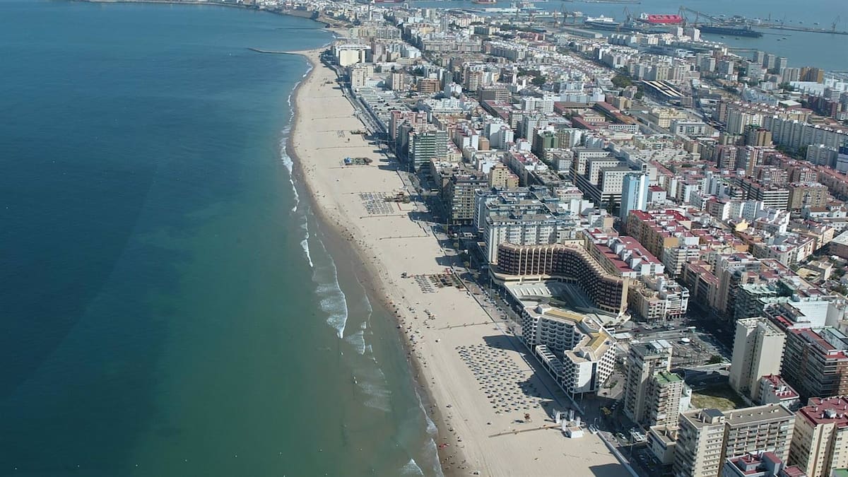 Alerta demográfica en Cádiz: pierde 964 habitantes y baja de los 110.000
