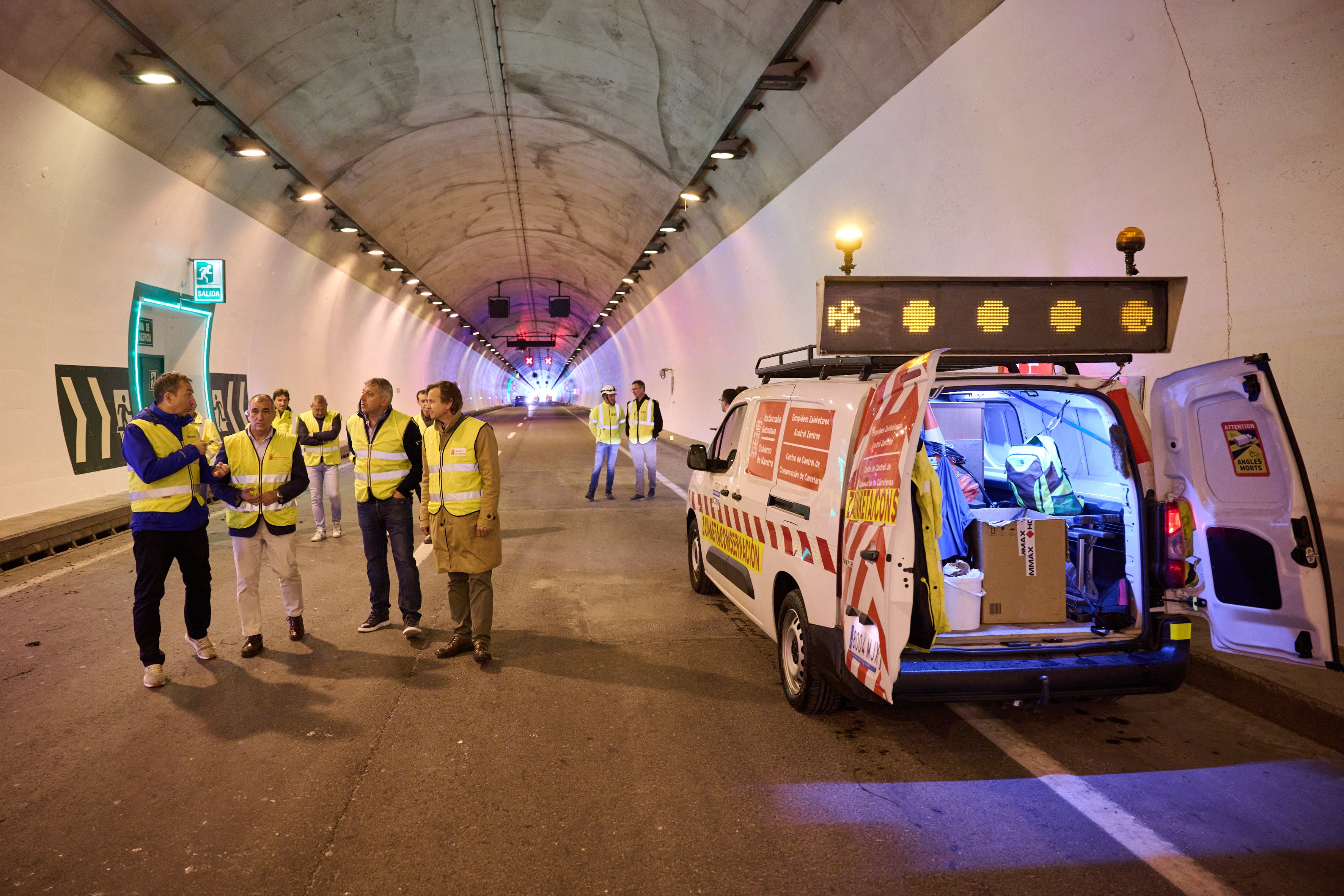 El consejero Chivite visita las obras de mejora en los túneles de Ezkaba.