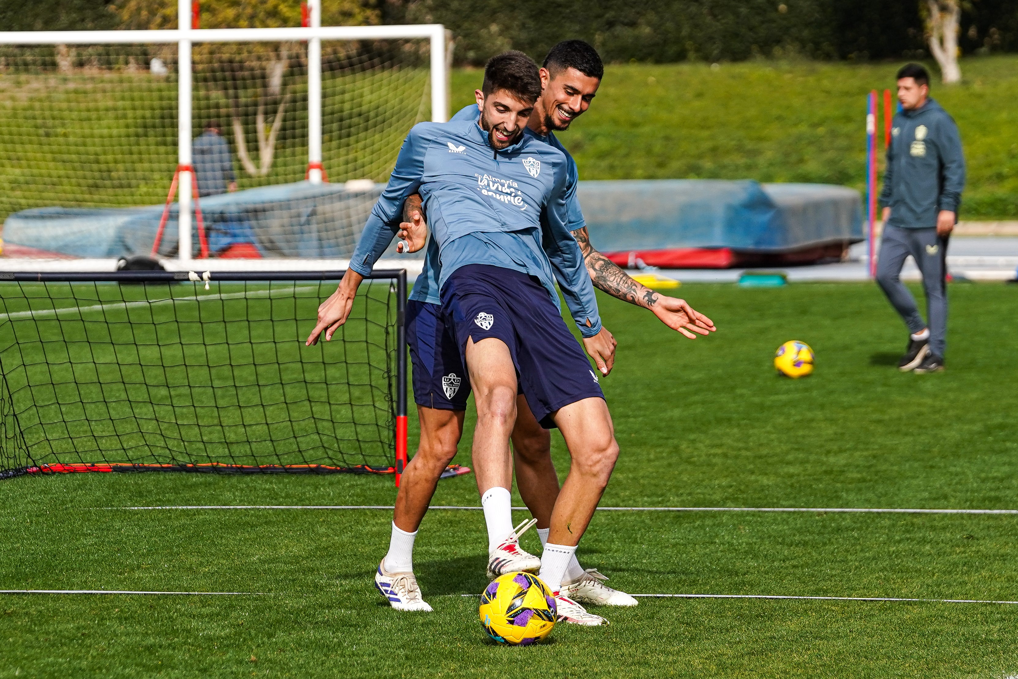 Édgar y Chumi forman el corazón de la defensa del Almería.