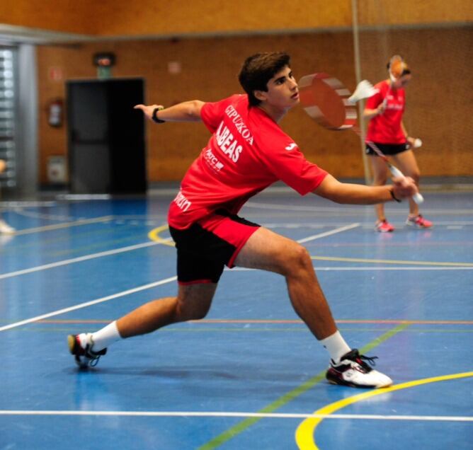 El jugador del Tecnun, Alejo Ibeas en plena acción