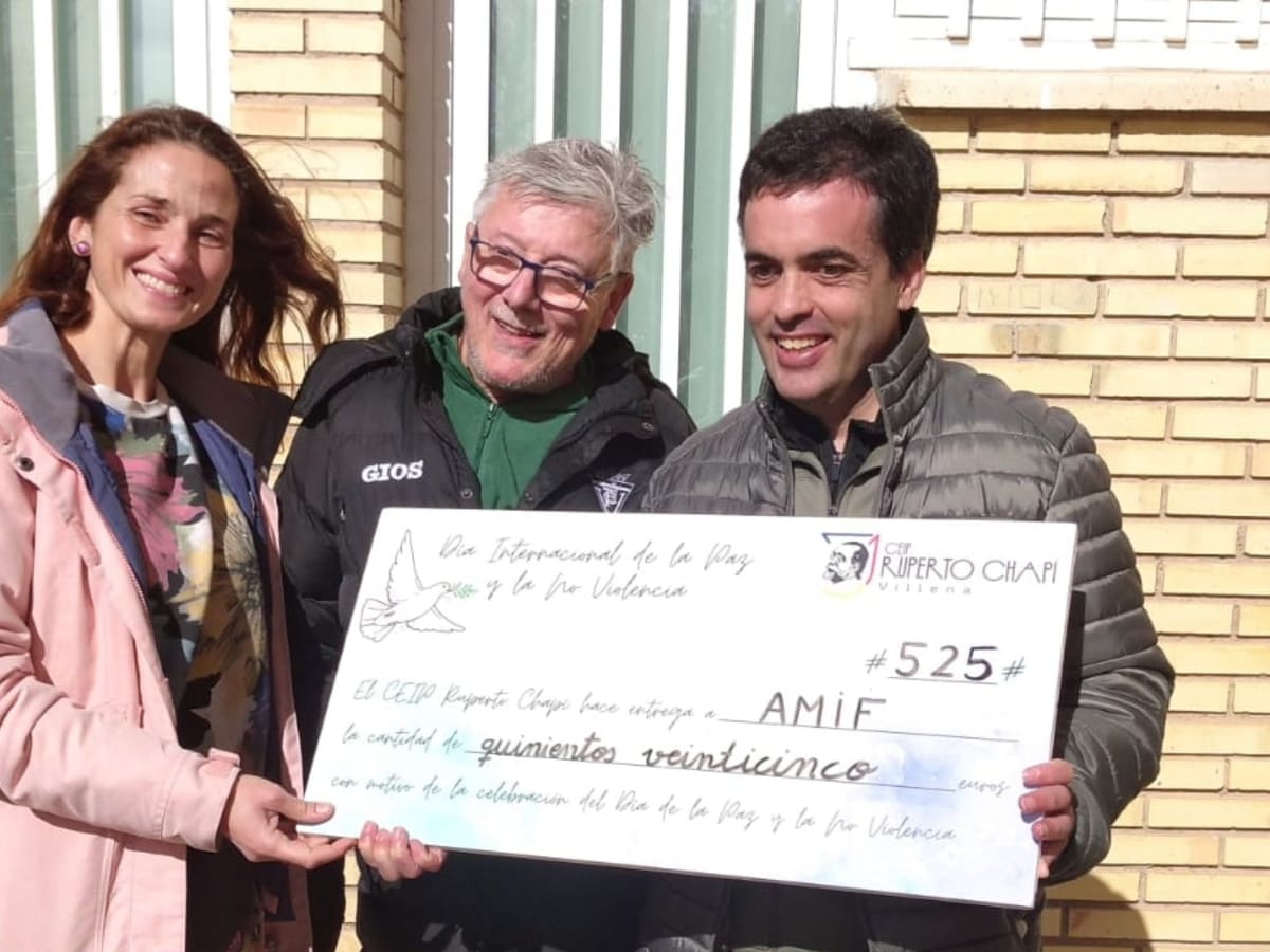 El Colegio Ruperto Chapí aporta fondos a AMIF en la carrera solidaria con motivo del Día de la Paz