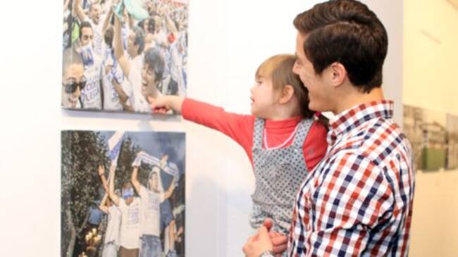El jugador Martín Mantovani junto a su hija