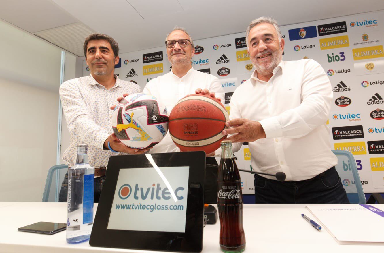 Los dos presidente flanquean al alcalde de Ponferrada (en el centro de la foto)