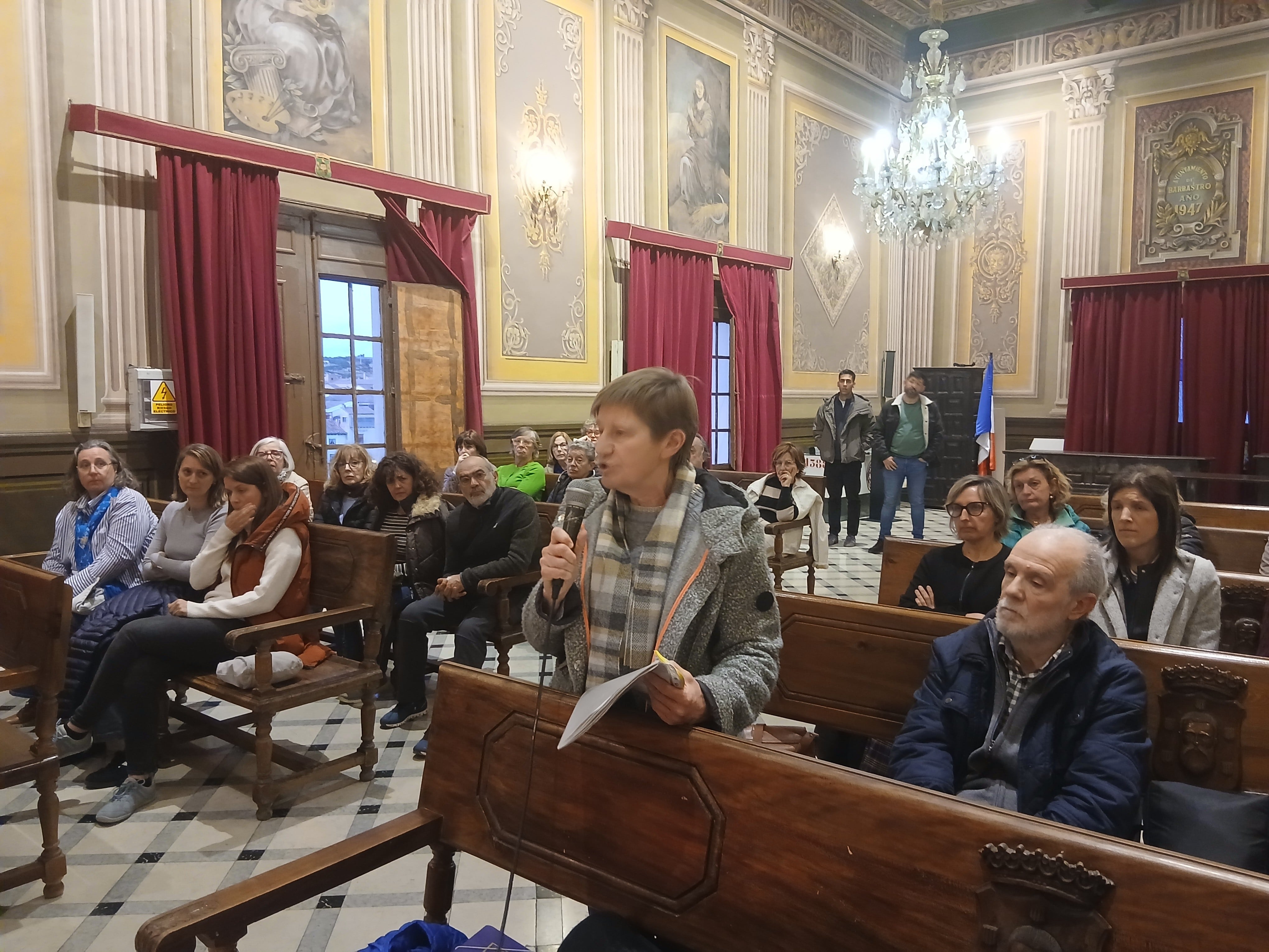Lectura del manifiesto en el pleno municipal de Barbastro