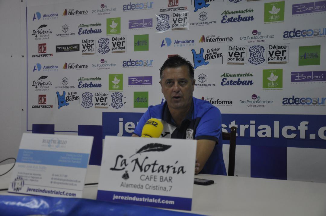 Paco Cala durante la rueda de prensa en La Juventud