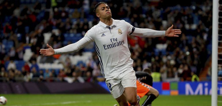 El delantero dominicano del Real Madrid Mariano Díaz Mejía celebra su gol, el tercero del equipo frente a la Cultural Leonesa