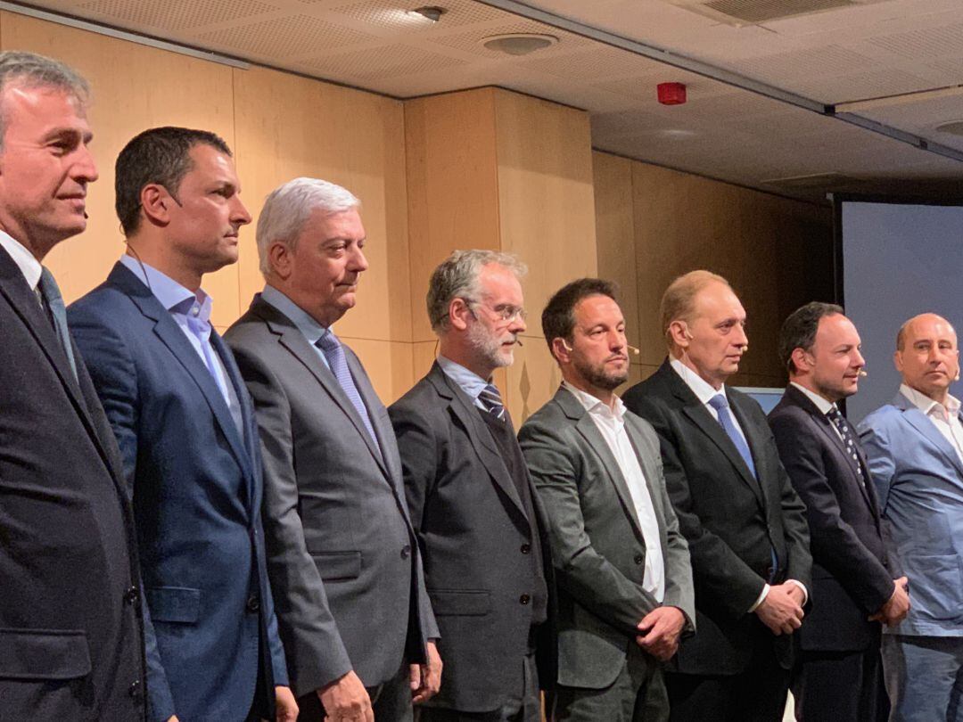 Els set caps de llista nacionals abans d'iniciar el debat de la CEA
